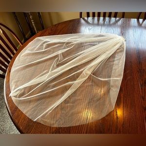 Soft tulle finger tip wedding veil